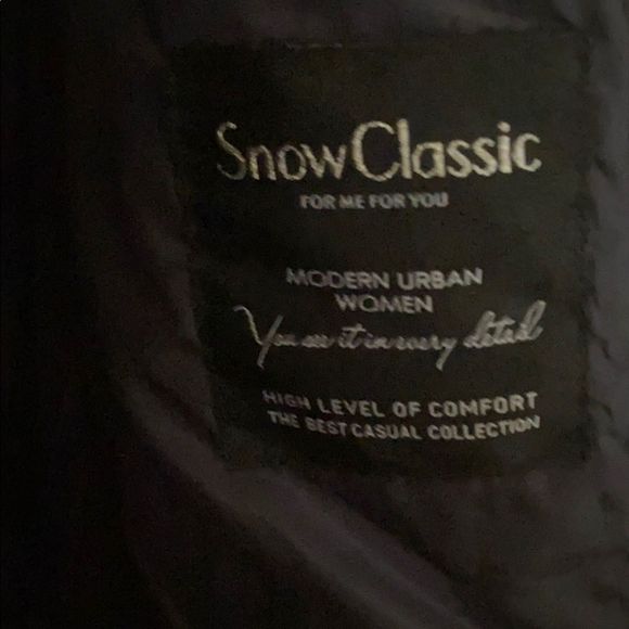 A Down Coat SZ medium - Picture 13 of 13